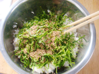 Spinach Rice Balls with Pouring Sauce recipe
