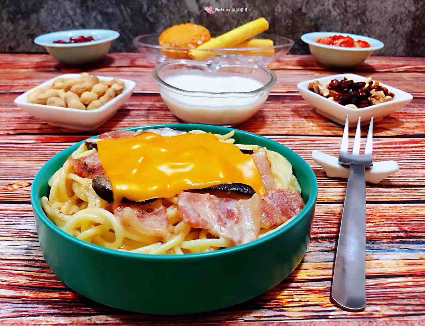 Spaghetti with Creamy Bacon and Shiitake Mushrooms recipe