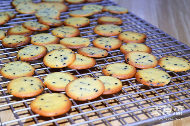 Sesame Egg Biscuits recipe