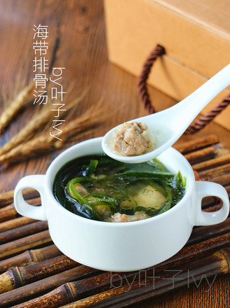 Cantonese Soup with Seaweed and Spare Ribs Soup