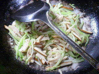 Stir-fried Chayote with Fragrant Dried Pork Belly recipe