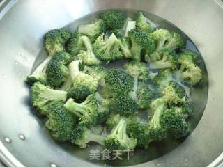 Broccoli with Fungus recipe