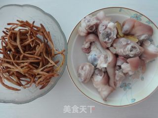 China on The Bite of The Tongue 2-meeting-the Practice of Stewed Pig Trotters with Golden Needles recipe