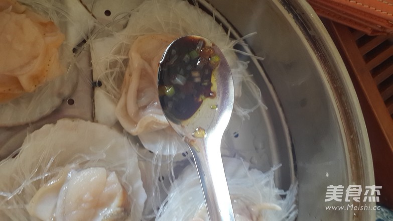 Steamed Scallops with Garlic recipe