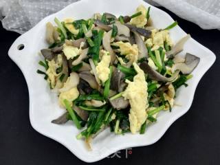 Scrambled Eggs with Mushrooms and Chives recipe