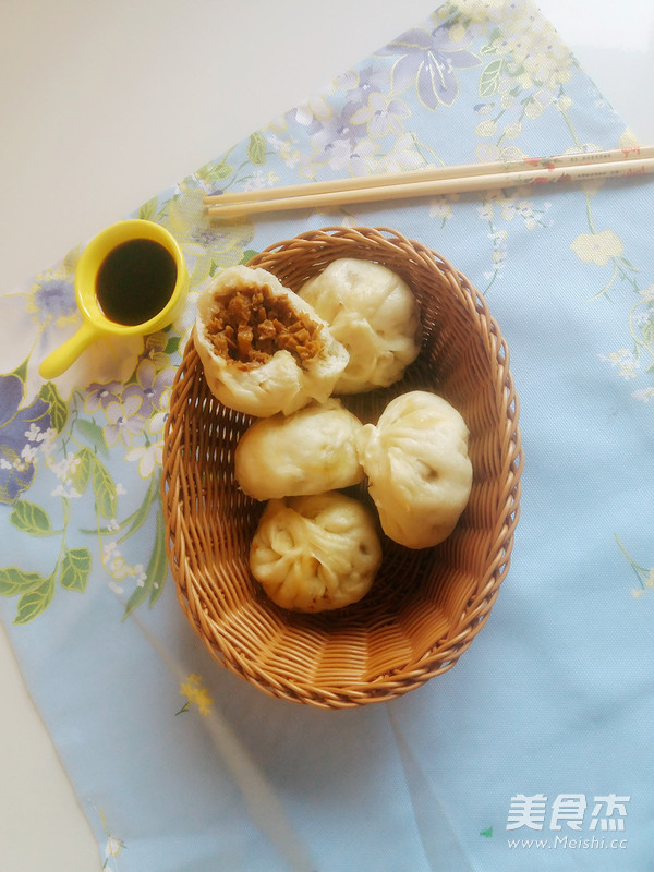 Pork Buns with Plum Dried Vegetables recipe