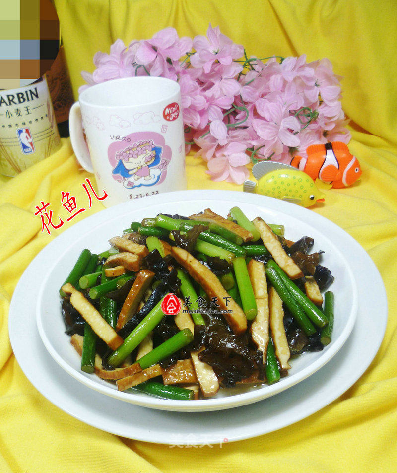 Stir-fried Garlic Sprouts with Dried Black Fungus recipe