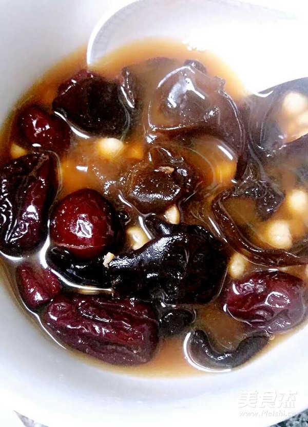 Gorgon, Red Dates and Fungus Soup recipe