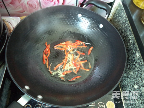 Stir-fried Bean Curd with Garland Chrysanthemum recipe
