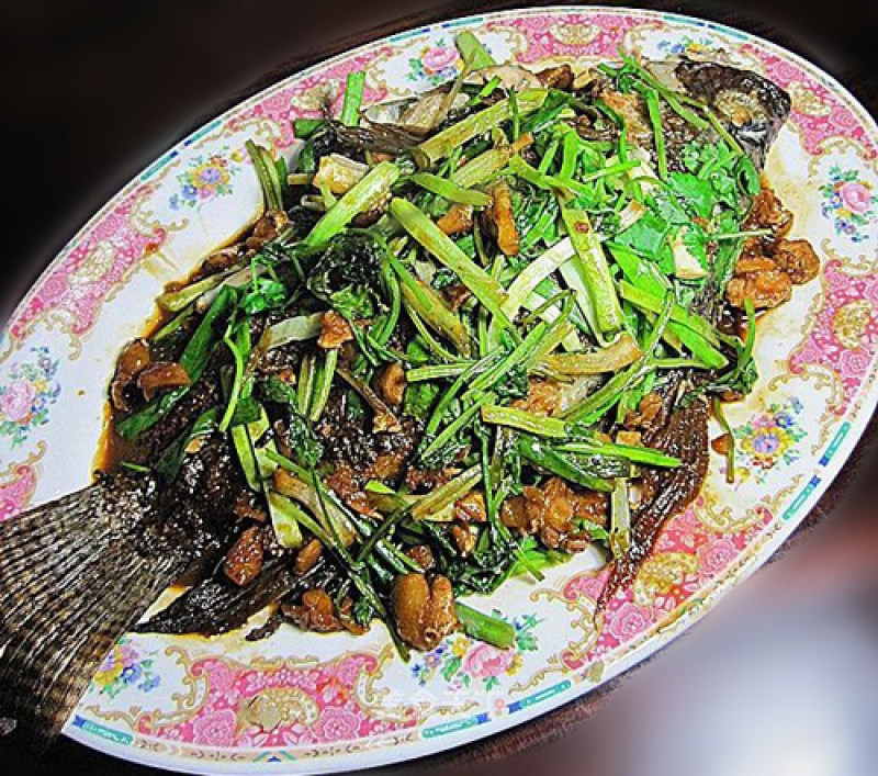 Fried and Baked Black Crucian with Sand Ginger recipe