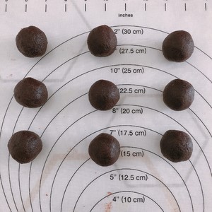 Cantonese-style Bean Paste Egg Yolk Mooncakes (super Detailed Steps, Suitable for Novices) recipe