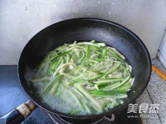 Hot and Sour Loofah Strips recipe