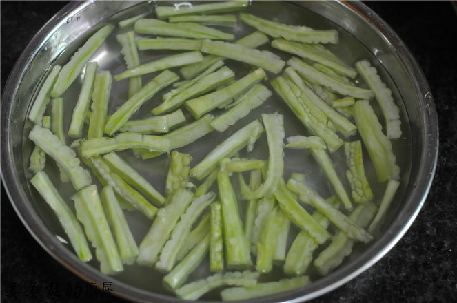 Stir-fried Bitter Gourd with Ginger recipe