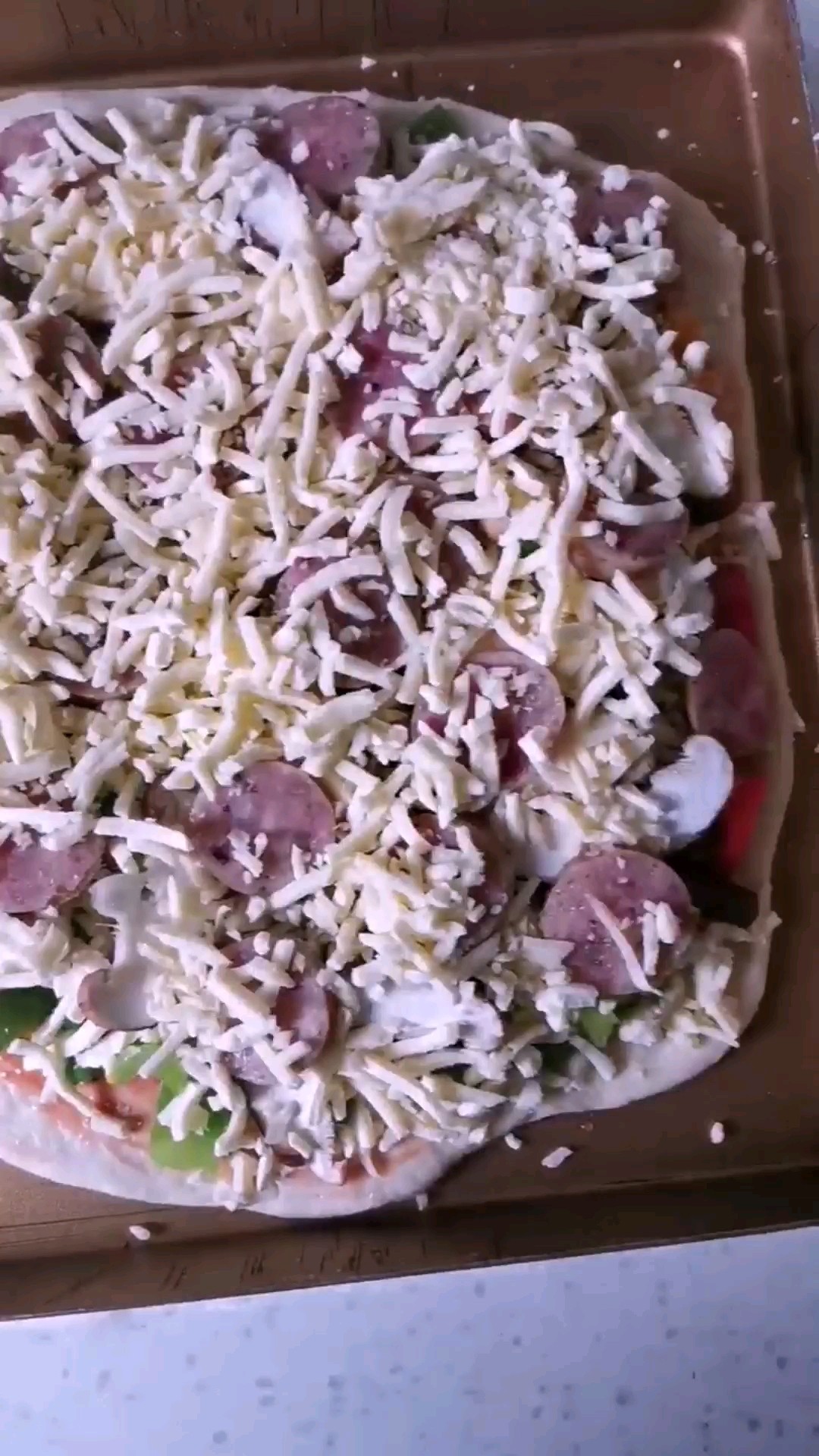 Thin Bottom Pizza with Sausage and Mushroom recipe