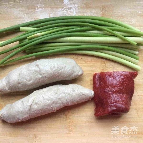 Pork Nose Garlic Stalk Stir-fried Vegetarian Sausage recipe