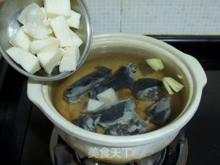 Fresh Chinese Yam Black Chicken Soup recipe