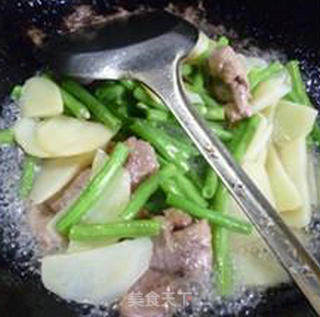 Lean Pork with Beans and Fried Potatoes recipe