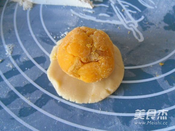 Pumpkin Paste Filling Mooncakes recipe