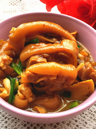 Braised Pork Trotters with Dried Bamboo Shoots recipe