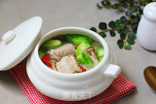 Spare Ribs Soup with Loofah Mushroom recipe