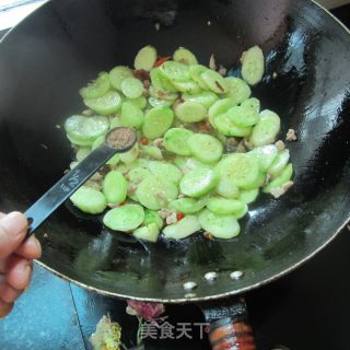 Fish-flavored Minced Pork and Cucumber recipe