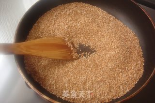 A Good Partner in The Kitchen-[hand-made Sesame Salt] recipe