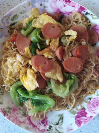 Fried Instant Noodles for Children's Breakfast recipe