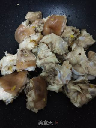 Roasted Pork Knuckles with Carrots recipe