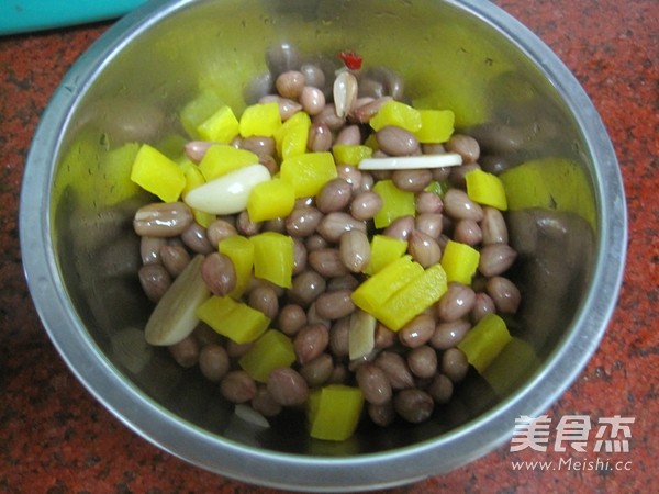 Sour Radish Mixed with Peanuts recipe