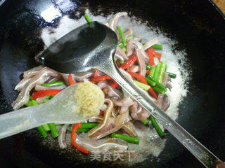 Stir-fried Pork Ears with Garlic Stalks recipe