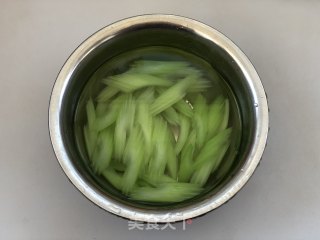 Fried Shrimp with Celery recipe