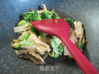 Stir-fried Yuba with Mustard and Broccoli recipe