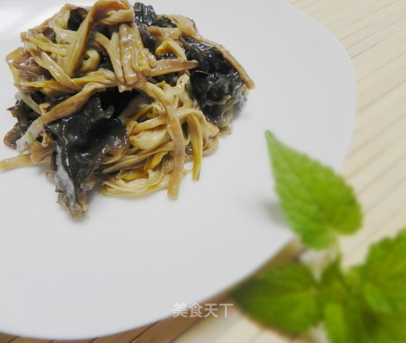 Stir-fried Fungus with Daylily recipe