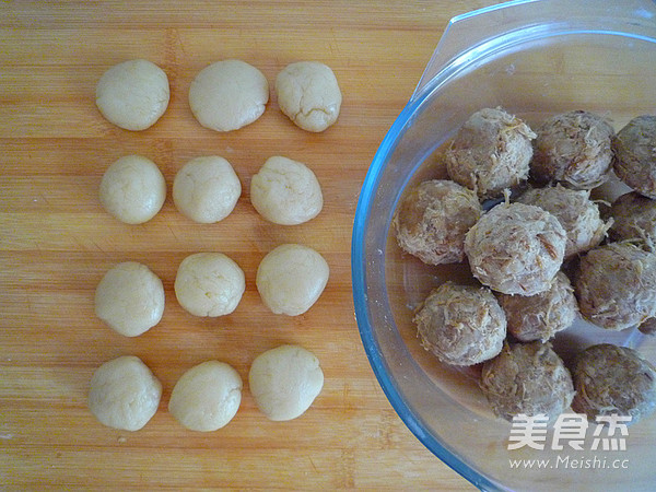 Cantonese Style Golden Thread Pork Floss Moon Cake recipe