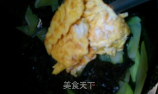 Fresh and Small Fried---scrambled Eggs with Lettuce and Fungus recipe
