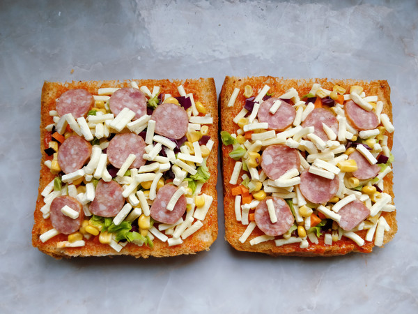 Sausage Toast Pizza recipe