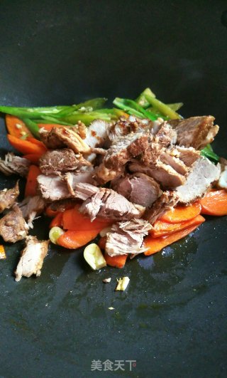 Stir-fried Carrots with Braised Pork recipe