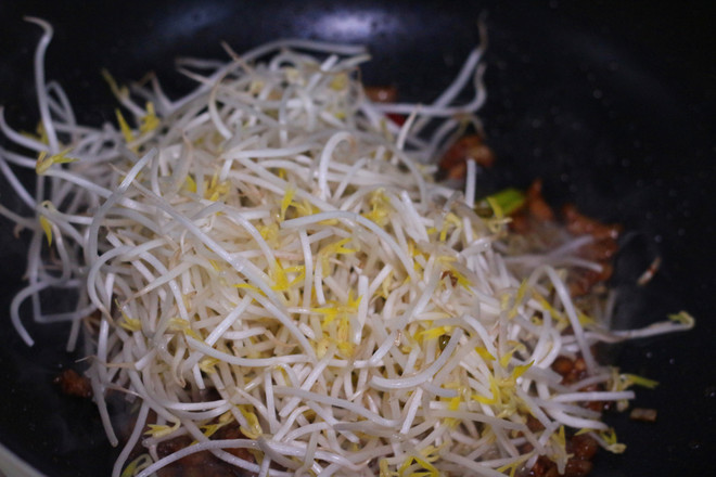 Fried Noodles with Shredded Pork recipe