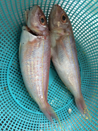 Pan-fried Salted Sea Fish---a Good Choice for Summer Porridge recipe