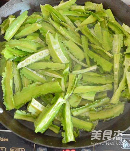 Winged Bean Stir-fried Pork recipe