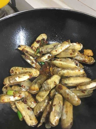 Spicy Stir-fried Razor Clam in Dundun Private House recipe