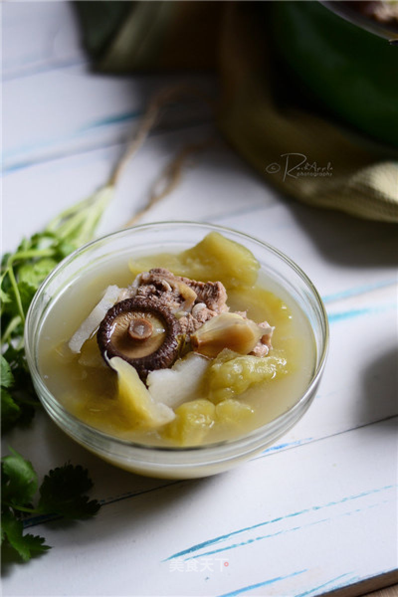 【bitter Gourd and Mushroom Bone Soup】 recipe