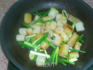 Homemade Cold Skin Eating Method Two-sauce-flavored Pork Steak Braised Roll Noodles recipe