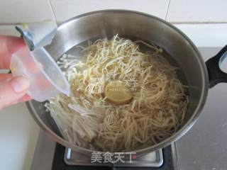 Bitter Chrysanthemum Enoki Mushroom Mixed with Dried Shreds recipe