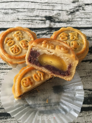 Cantonese-style Moon Cake with Red Bean and Egg Yolk Filling recipe