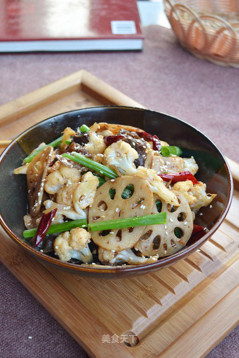 Assorted Vegetables in Fragrant Pot-self-fried Sauce is More Fragrant recipe