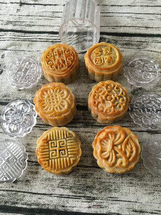 Cantonese-style Moon Cake with Red Bean and Egg Yolk Filling recipe