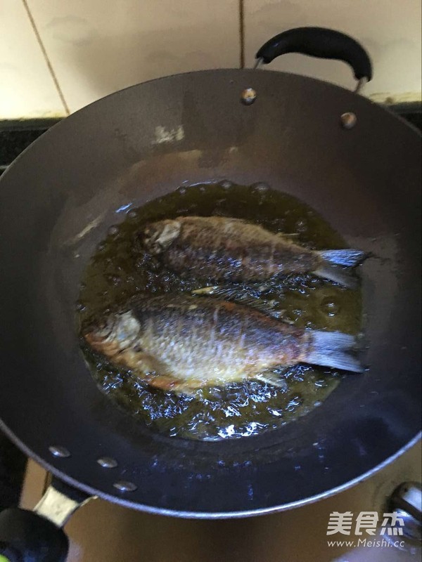 Braised Crucian Carp with Black Bean Sauce recipe