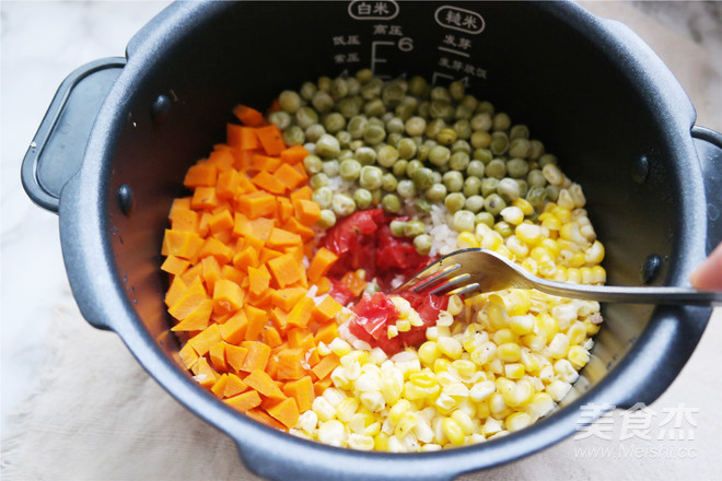 A Whole Tomato Rice-sprouting Rice in Vegetarian Broth recipe