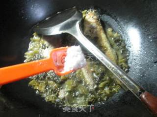 Boiled Yellow Croaker with Sauerkraut recipe